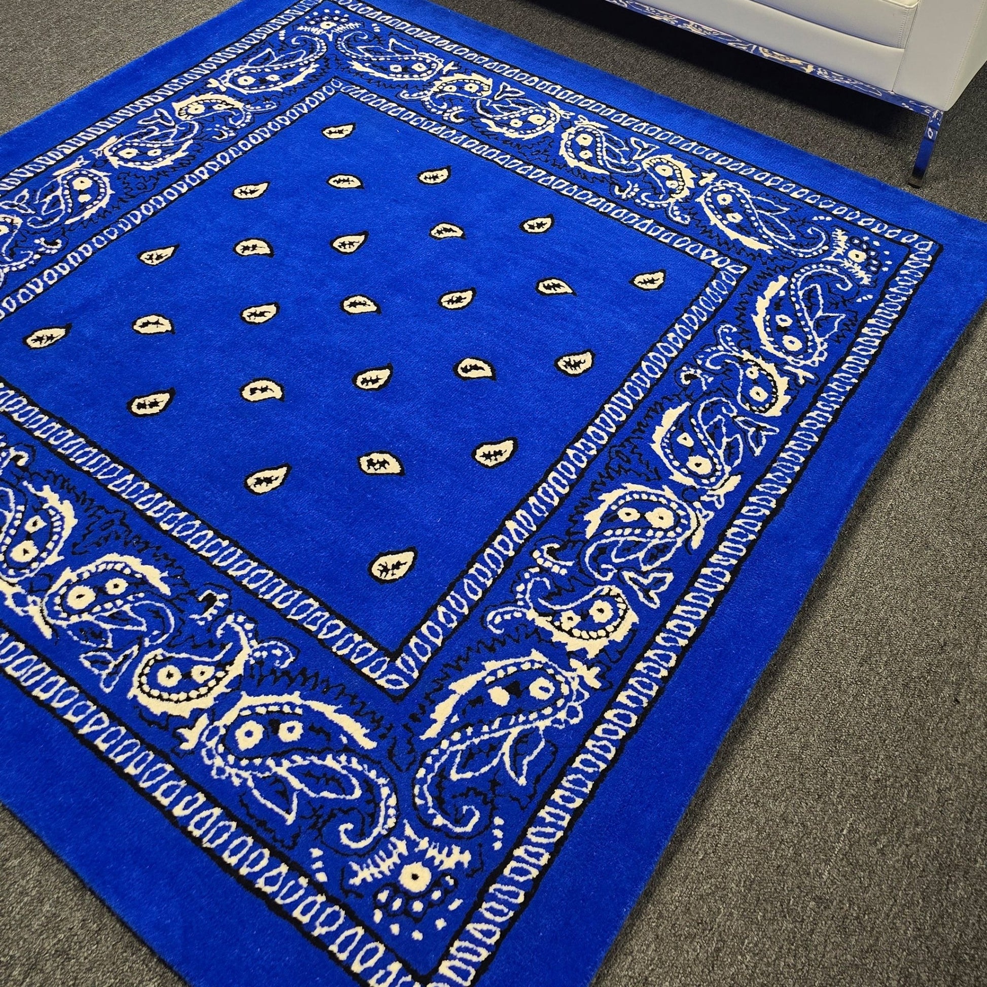 Blue Paisley Pattern Hand Tufted Rug - MyTuftedRugs.com