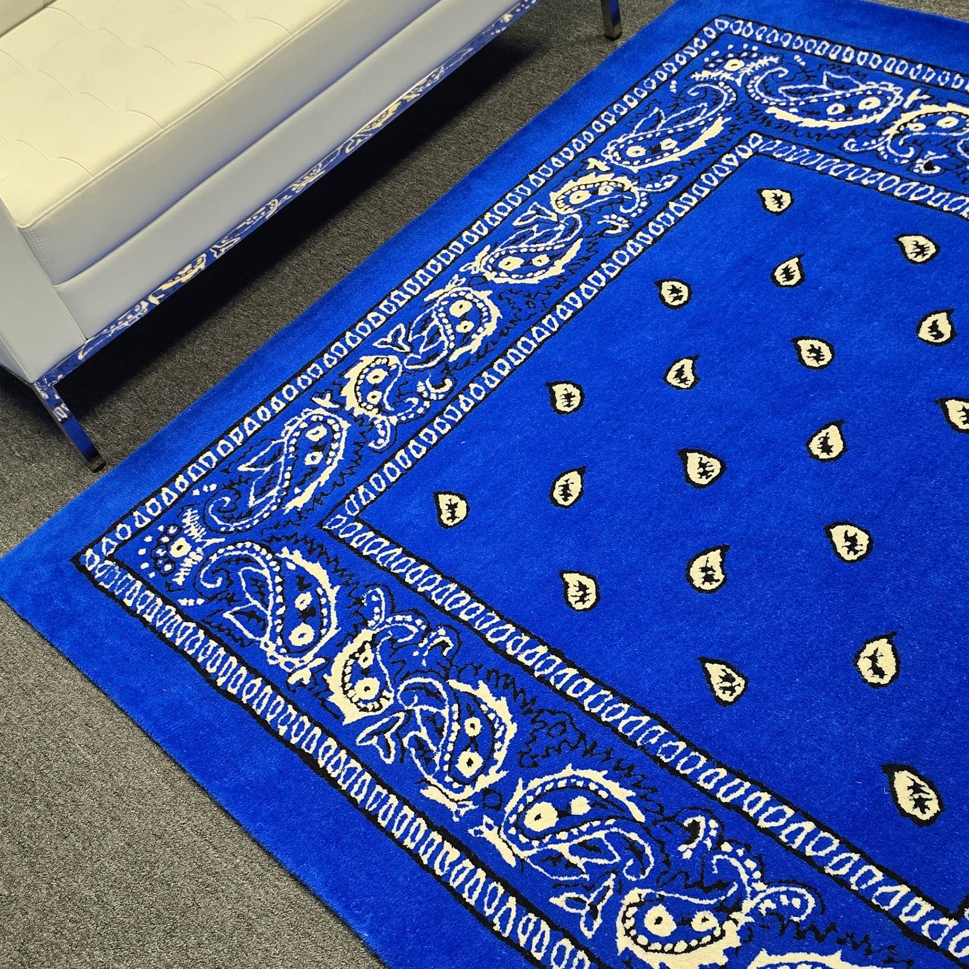 Blue Paisley Pattern Hand Tufted Rug - MyTuftedRugs.com