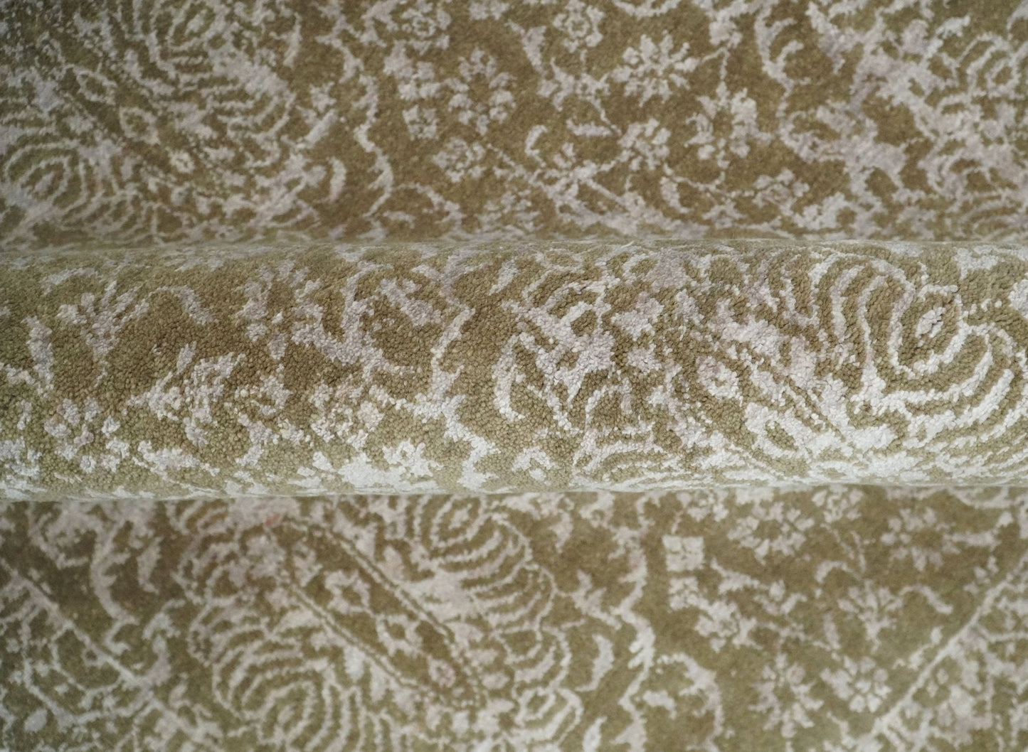 Hand - Knotted Wool and Bamboo Silk Rug Olive and Silver Traditional Design 4x6 - MyTuftedRugs.com