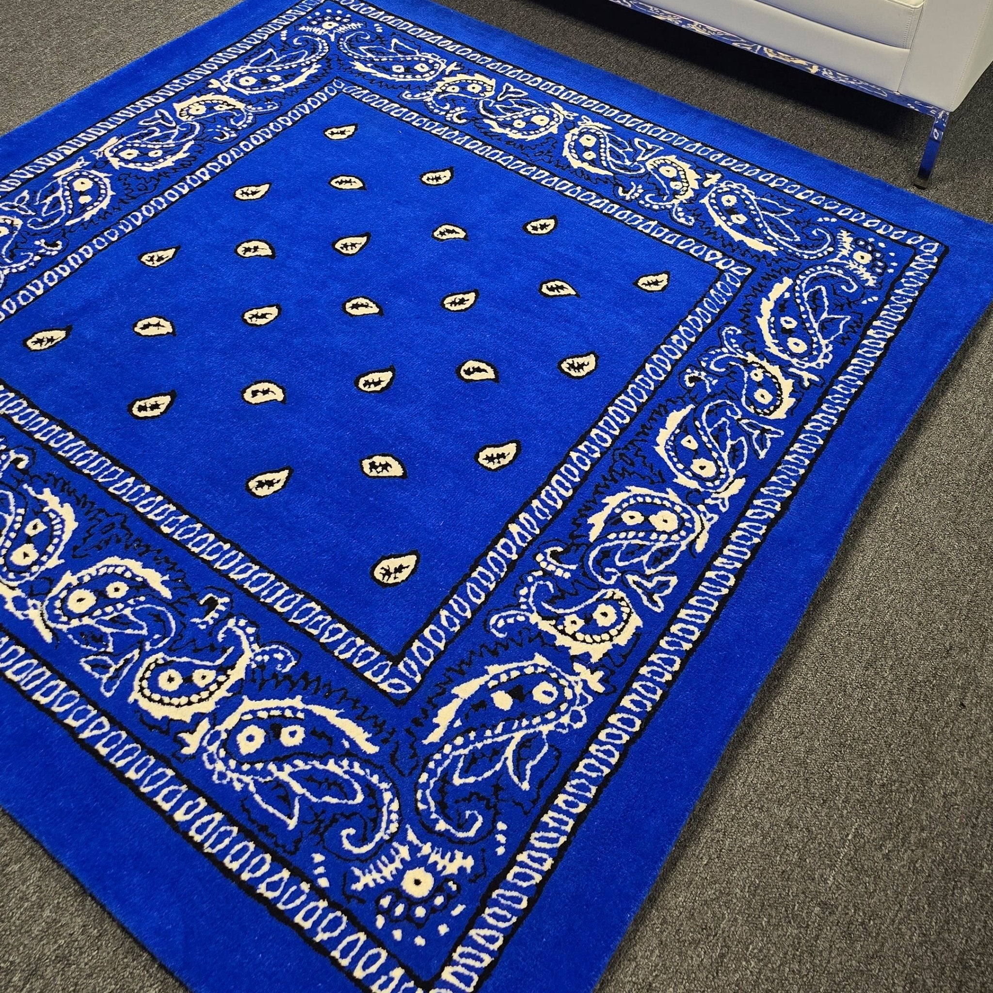 Blue Paisley Pattern Hand Tufted Rug - MyTuftedRugs.com