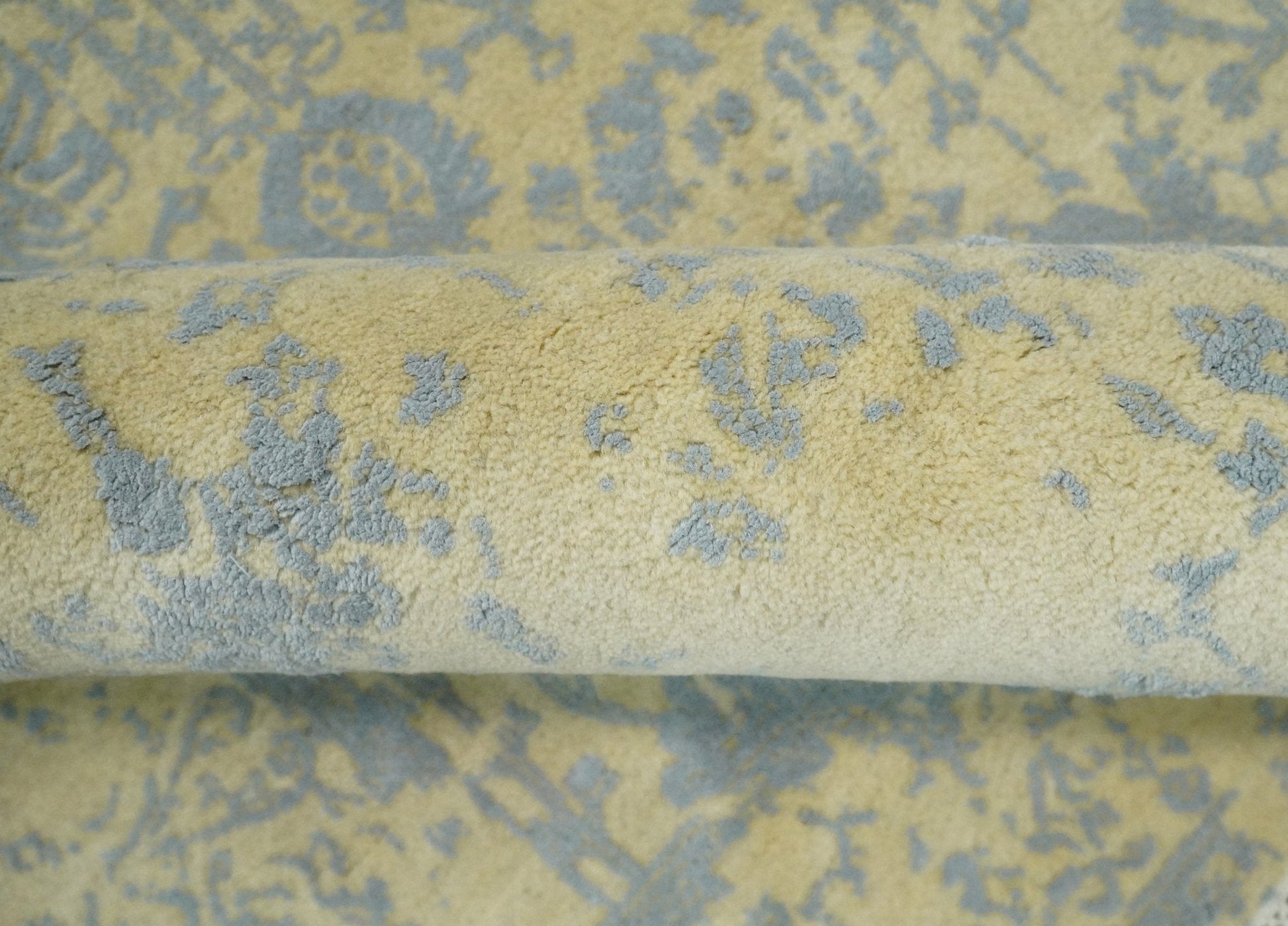 Fine Hand - Knotted Wool & Bamboo Silk Rug – Gold & Silver - MyTuftedRugs.com
