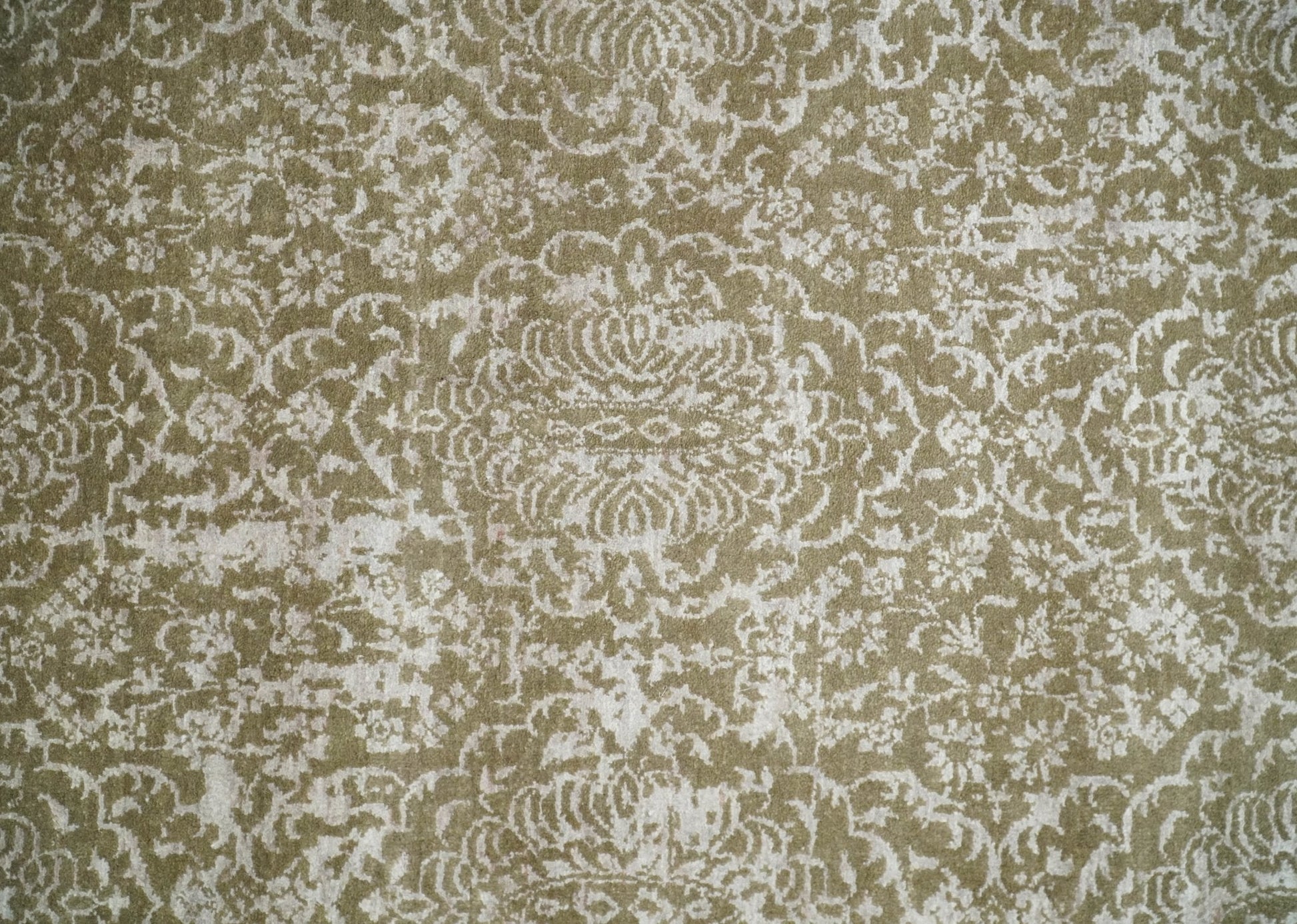 Hand - Knotted Wool and Bamboo Silk Rug Olive and Silver Traditional Design 4x6 - MyTuftedRugs.com