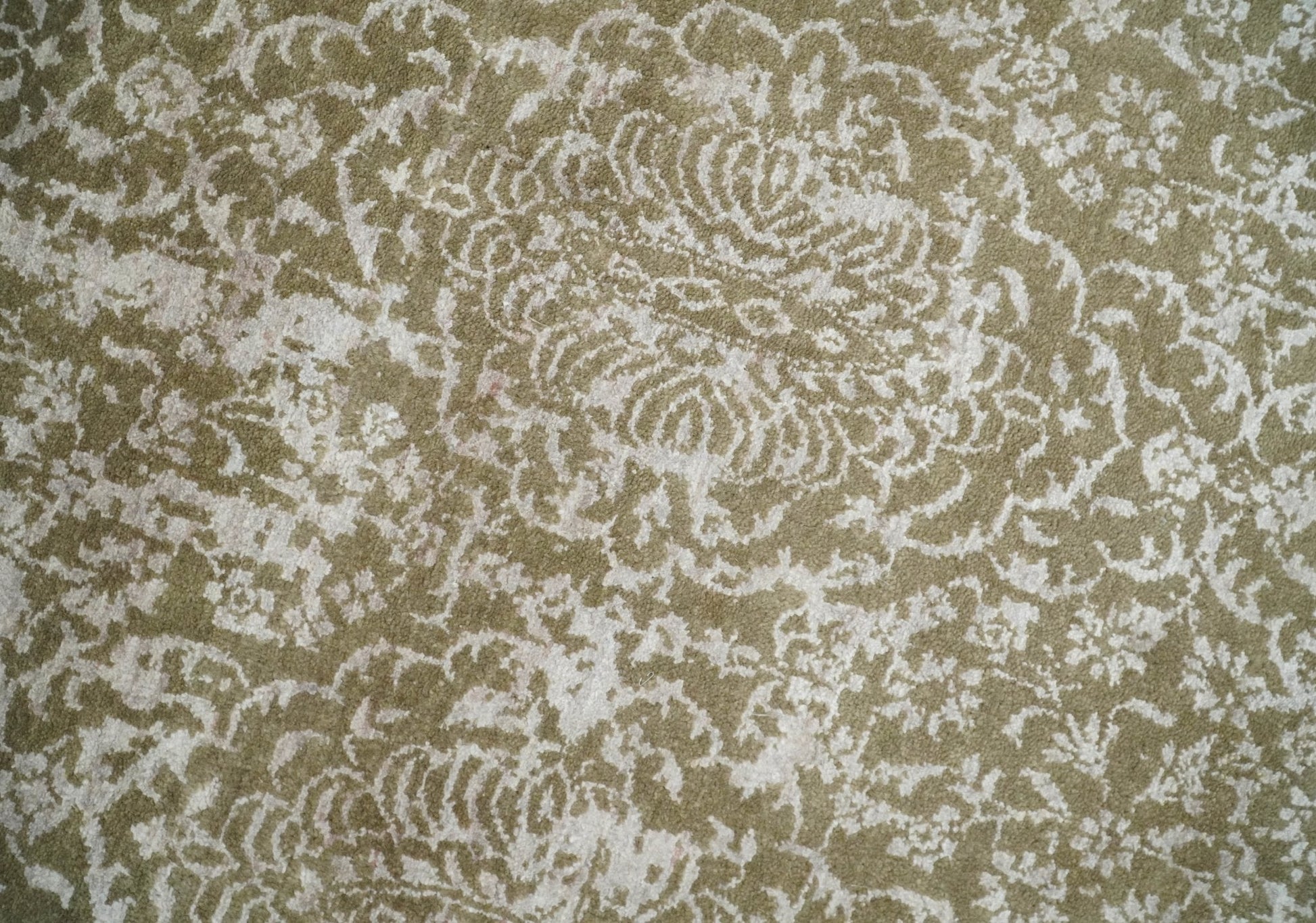 Hand - Knotted Wool and Bamboo Silk Rug Olive and Silver Traditional Design 4x6 - MyTuftedRugs.com