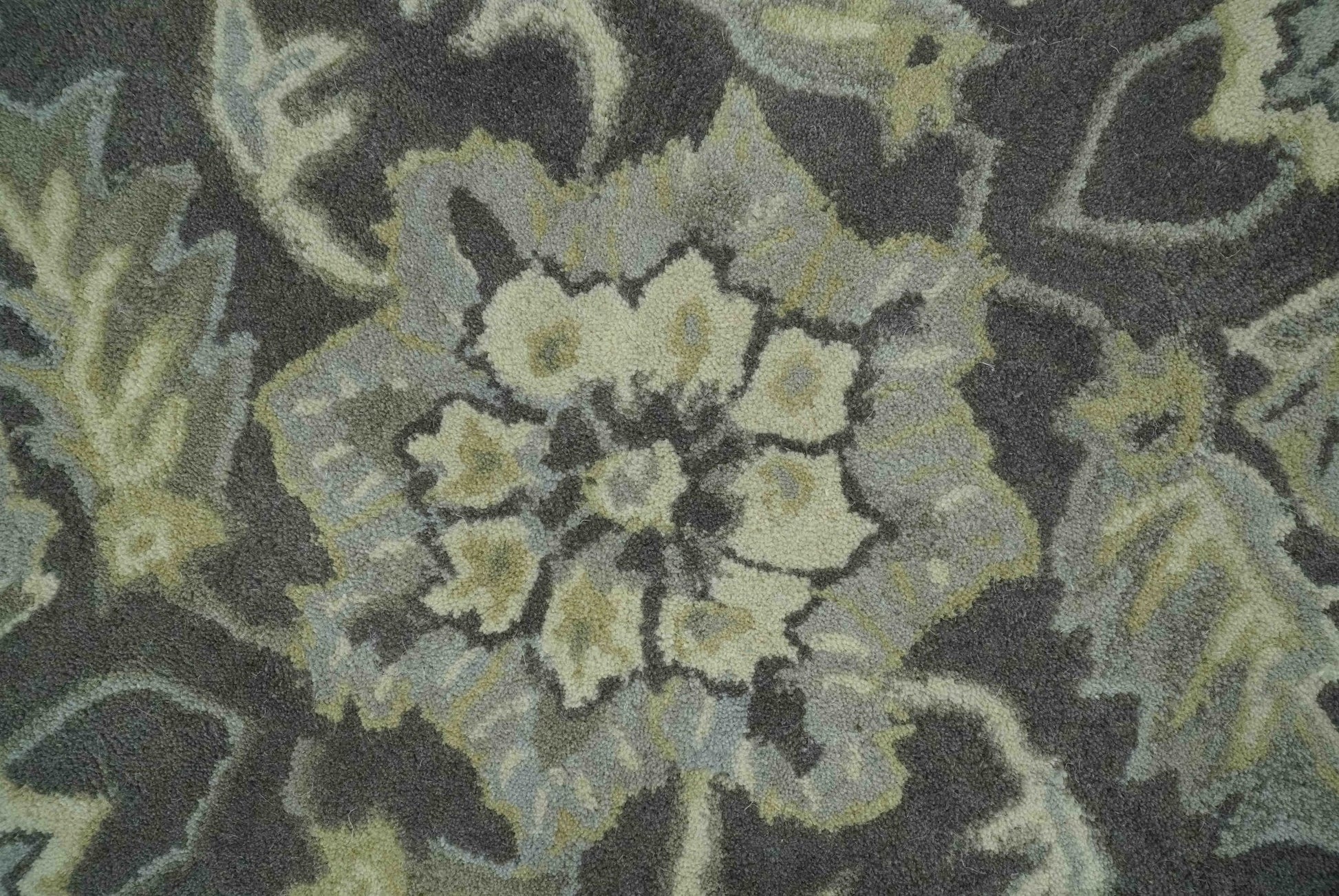 Hand - Tufted 8x10 Antique Design Rug | Charcoal & Beige Wool - MyTuftedRugs.com